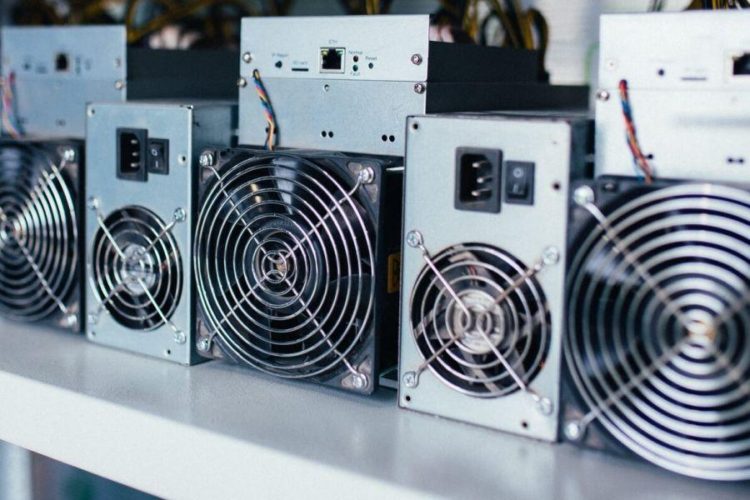 Bitcoin Miners Buy Oversupplied Energy, Turn To Renewables