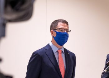 Ex-OCC Chief Brooks Calls Tesla’s Bitcoin Buy a Bit ‘Scary’ for Rest of World