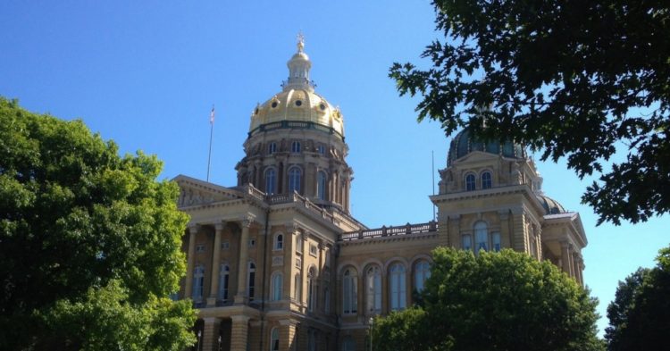 Iowa Introduces Bill to Level Playing Field for Blockchain and Smart Contracts