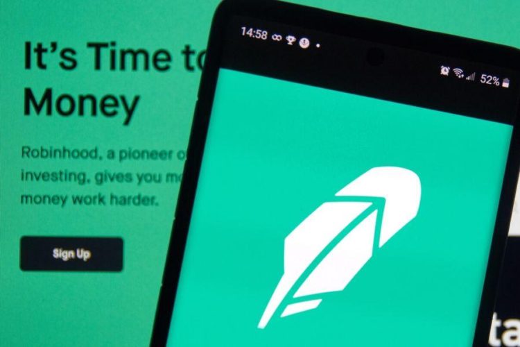 PayPal & Robinhood Follow Revolut, Plan Crypto Withdrawals