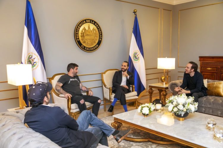 El Salvador Gov’t Mulls BTC Pay as Int’l Bitcoin Players ‘Roll into Town’