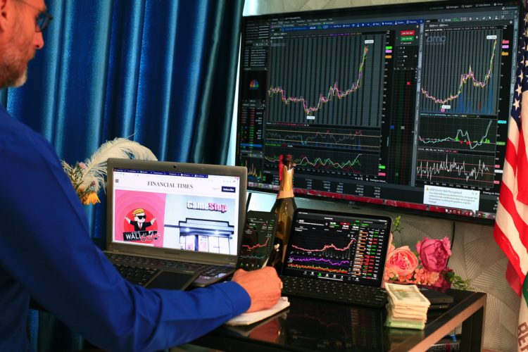 Take a Page from Buffett’s Playbook with Bitcoin Options from Hedget