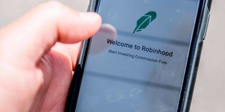 Robinhood Stock Makes Wall Street Debut as FINRA Probes CEO