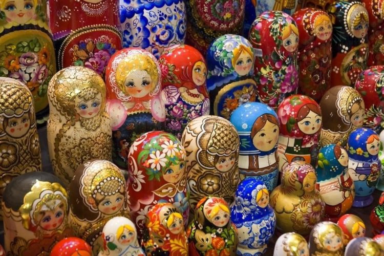 Russian Crypto Consensus Collapses into Utter Chaos as Finance Ministry, Central Bank Present Rival Bills