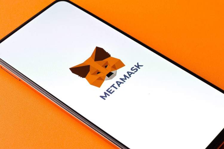 Decentralization Debate Heats Up Again as MetaMask, OpenSea Block Users