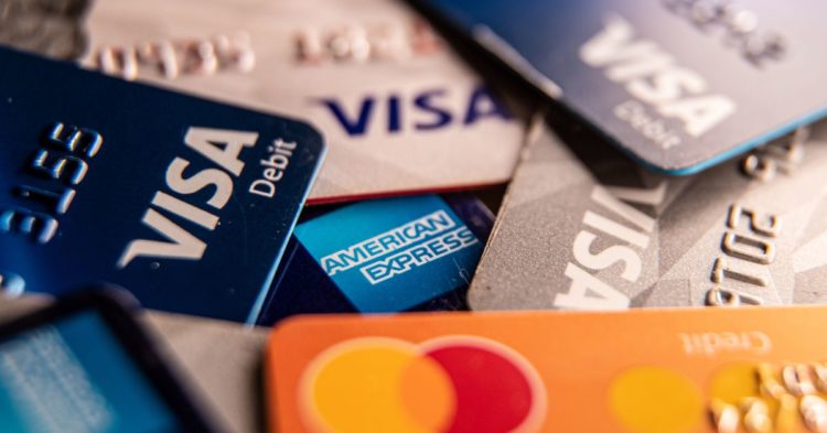 Crypto.com Slashes Card Rewards, CRO Tokens Drop 11% as Community Reacts