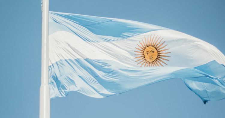 Argentina desmantela una instalación ilegal de minería de criptomonedas y detiene a 40 personas