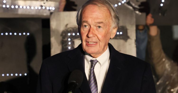 U.S. Lawmakers Reintroduce Bill to Force Crypto Miners to Disclose Emissions