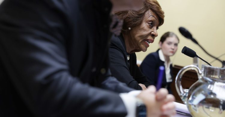 U.S. Lawmakers Met With Fed, FDIC to Discuss Collapse of Silicon Valley Bank: Source