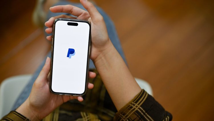 PayPal Plunging Despite Increasing Crypto Holdings