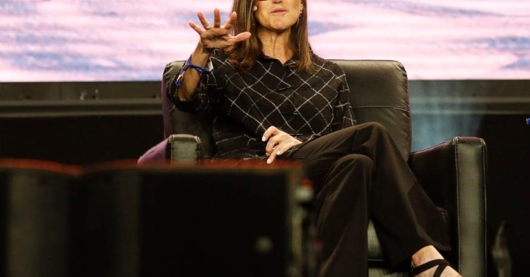 ARK Snaps Up $9.5M HOOD Shares Day After Robinhood Announces European Expansion