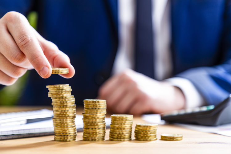 Crypto Analyst Reveals Top Altcoins To Buy Amid Market Slump