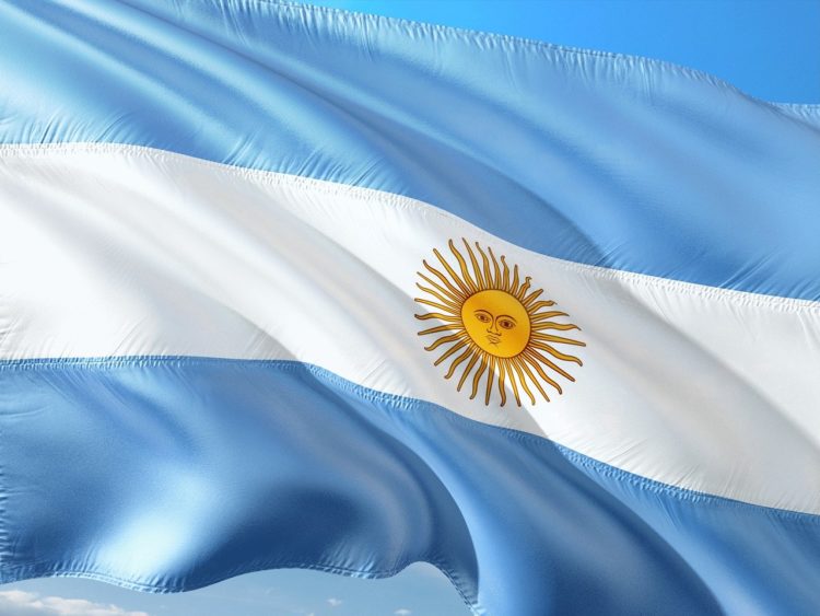 Airplane Tours Argentina’s Coastline Giving Bitcoin as a Gift to Participants