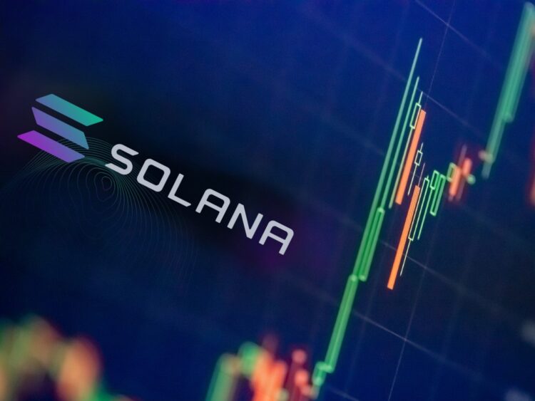 Solana Records New Monthly User High Amidst Persistent Price Drop