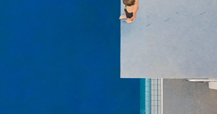 BTC Prices Drop Under $59K, Dogecoin (DOGE) and Solana (SOL) Plunge