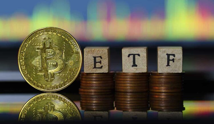 US Spot Bitcoin ETFs Open Q4 2024 With $300 Million Weekly Outflows