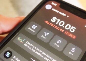 Phantom Tops Coinbase (COIN) in Apple App Store as Memecoin Craze Drives Traders On-Chain
