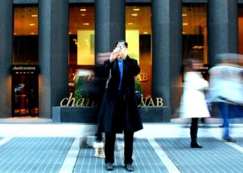 Charles Schwab Wants to Directly Offer Crypto to Clients, Incoming CEO Says