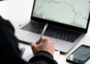 Bank Clients Just Dipped Their Toes Into Bitcoin (BTC) ETFs, but Q4 Could See a FOMO Spike